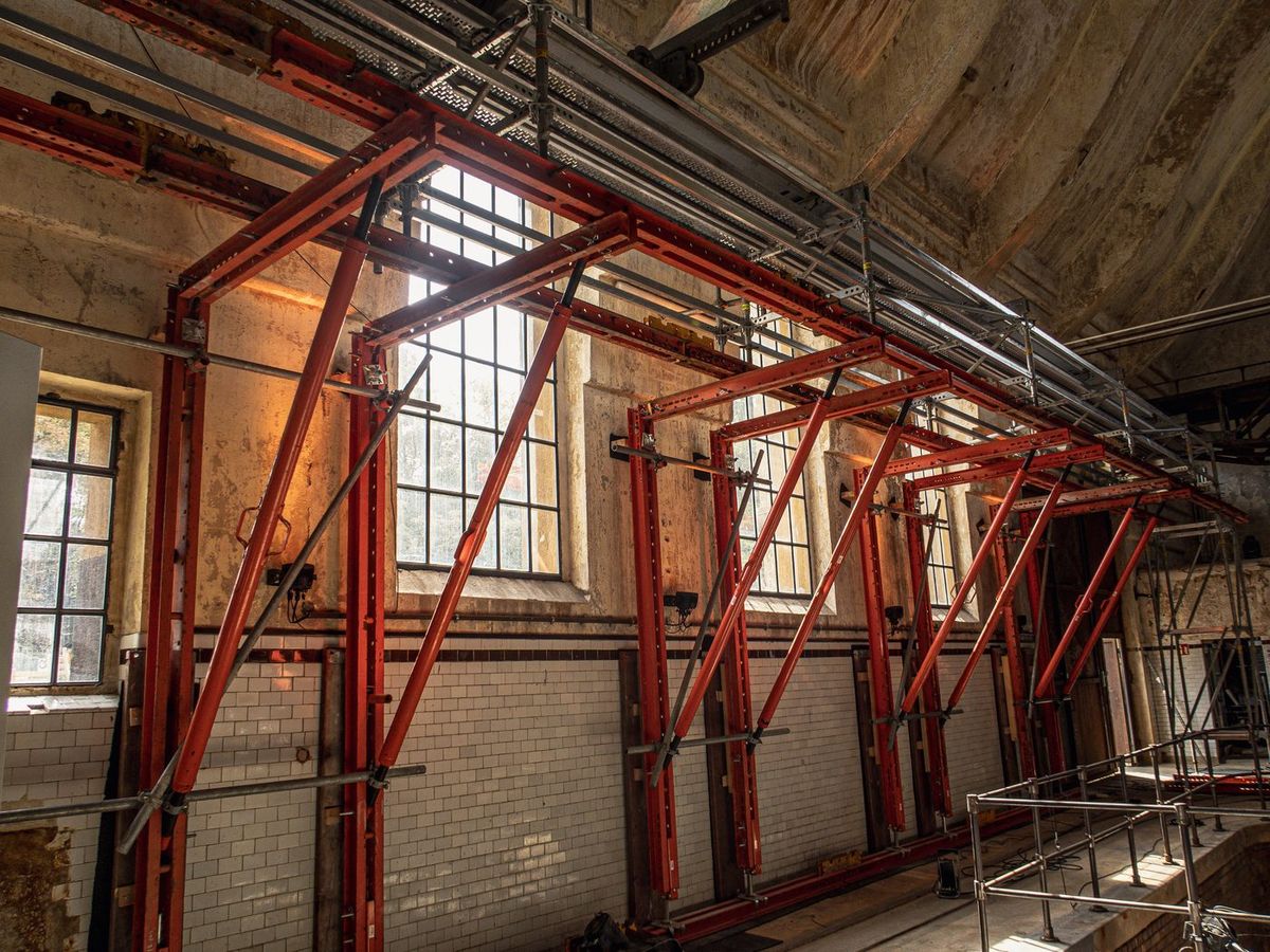 Klärwerk Krefeld (historic) – red girder structure along the hall walls